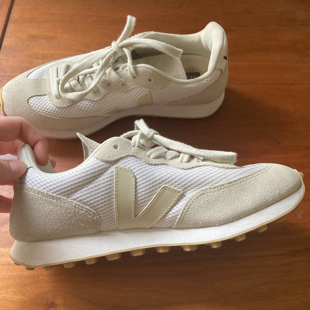 Veja Rio Branco in White Pierre Natural